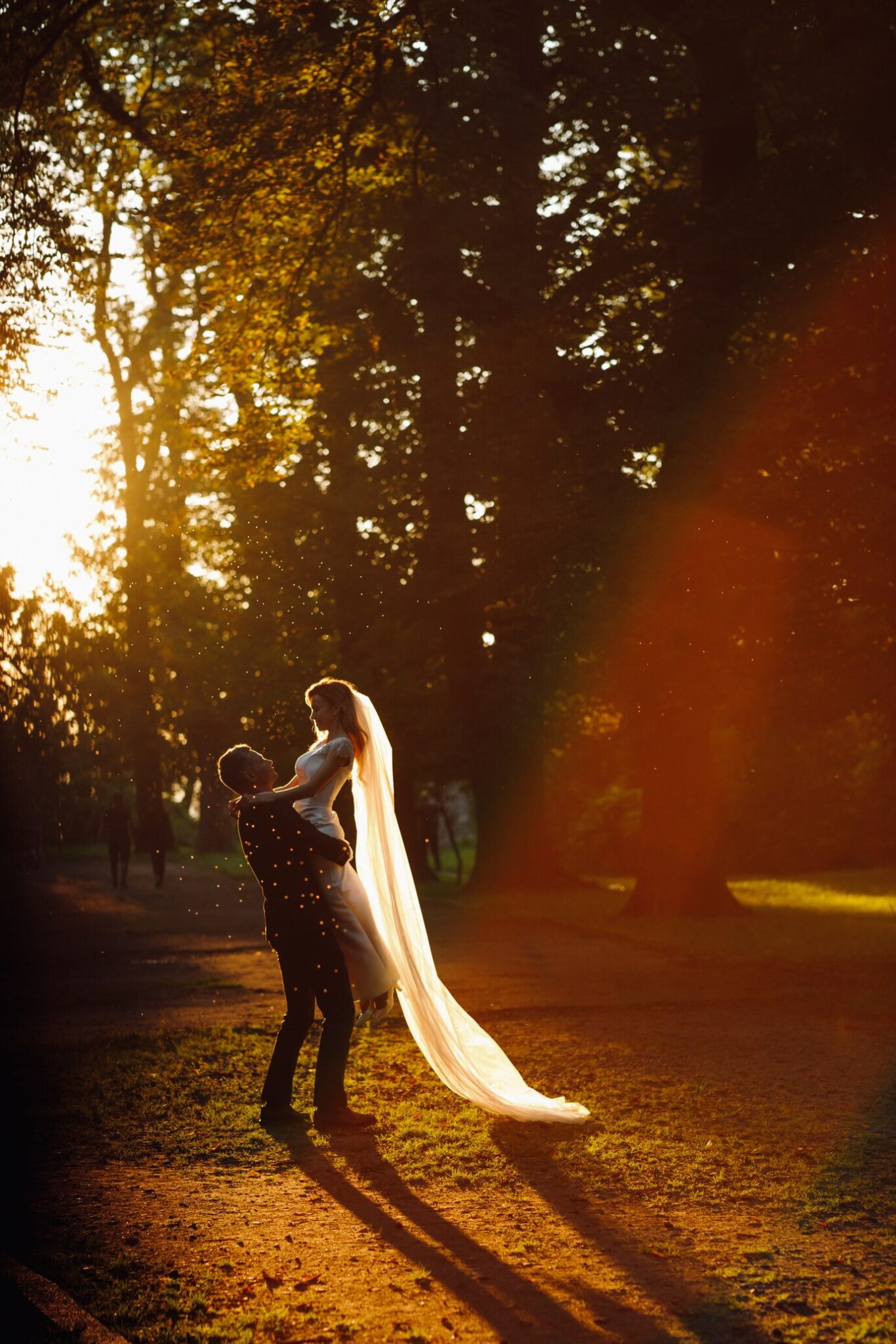 evening-summer-sun-makes-halo-around-beautiful-wedding-couple_8353-8057